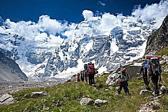 Bergtoerisme: voordele, roetes en kenmerke van ontspanning in die berge